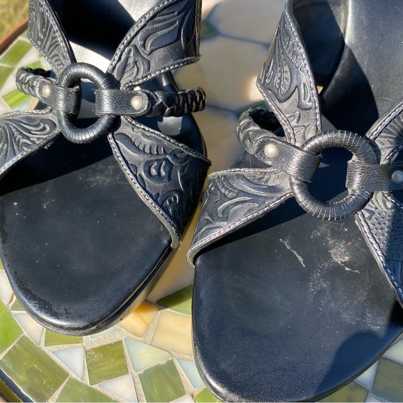 Cole Haan black tooled leather slide sandals mules US women’s size 8 - Picture 6 of 13